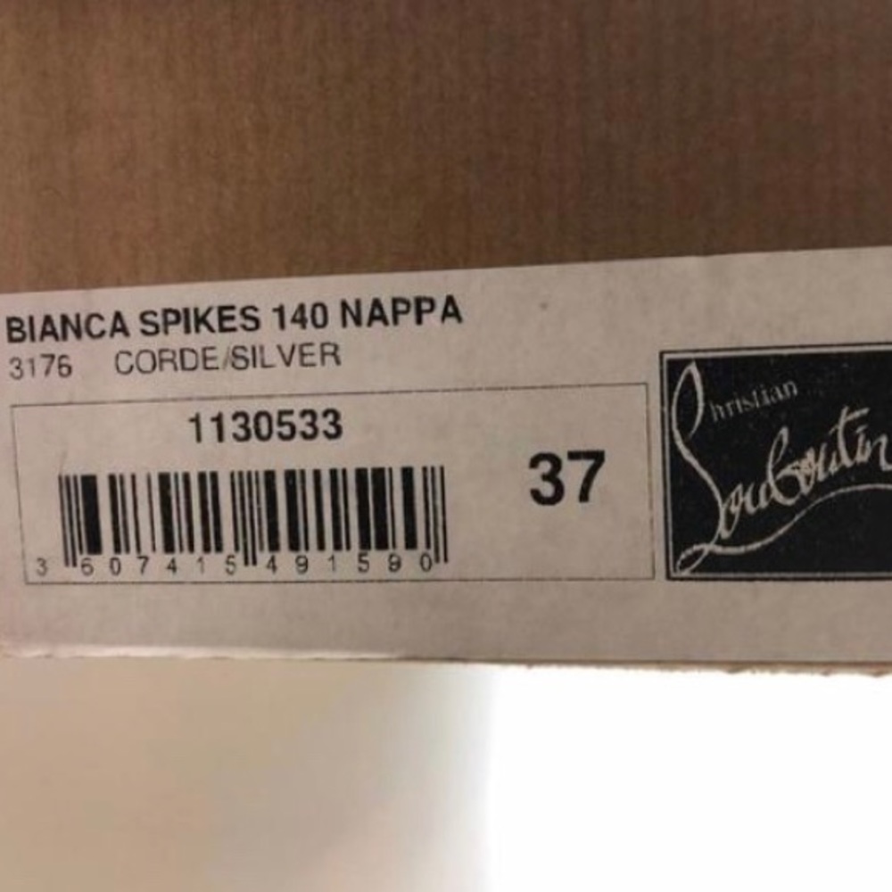 ❌SOLD❌ Christian Louboutin Bianca Spike heels - Picture 4 of 8